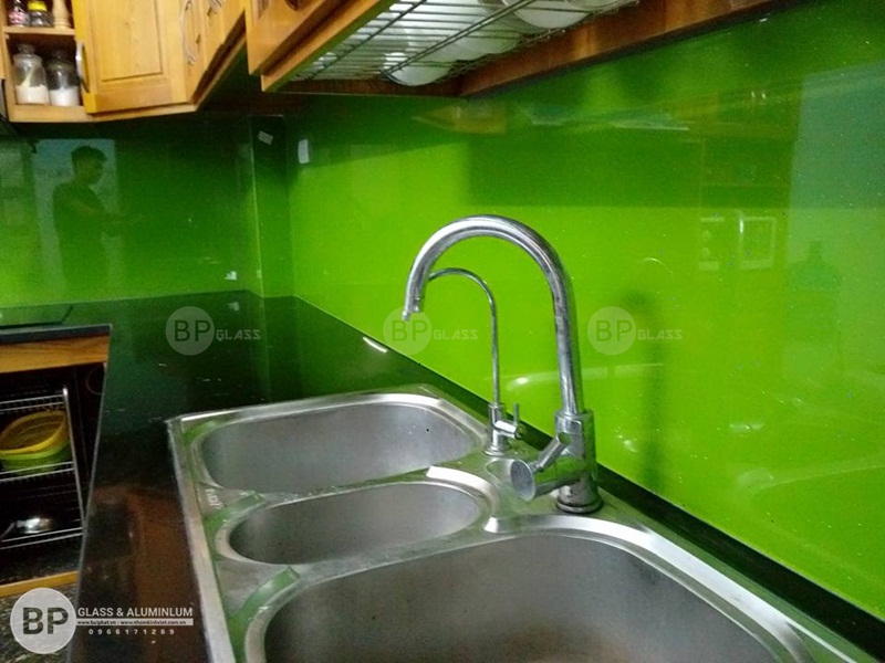 Kính ốp bếp xanh non kim sa DV10 Kđt Kiến Hưng
